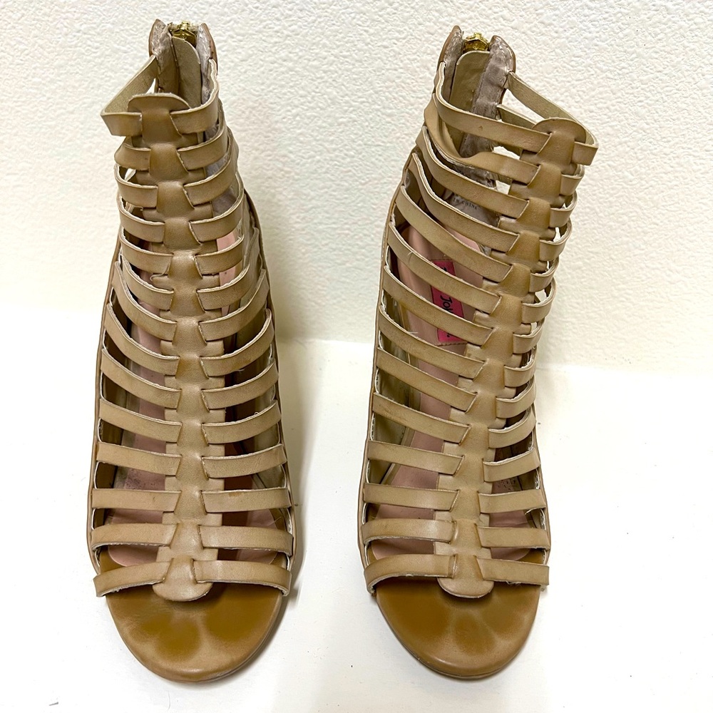 Betsy Johnson gladiator style wedge heel sandal, size 9.